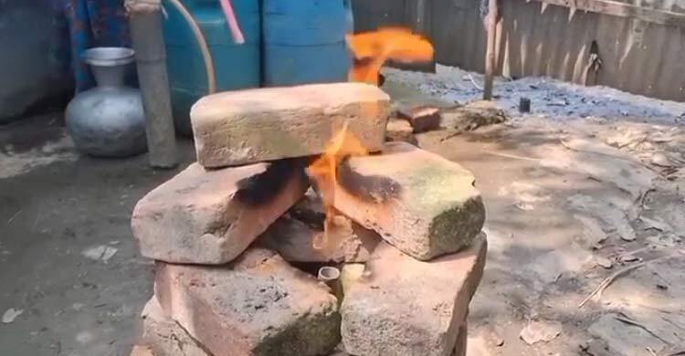 বসতবাড়ির নলকূপে গ্যাস, চলছে রান্নাবান্নার কাজ